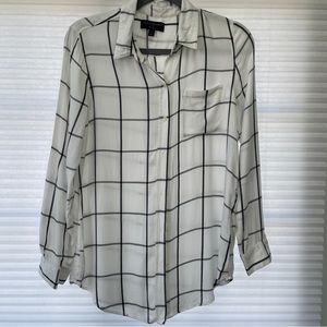 Banana Republic Soft button down 🤍🖤